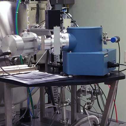 Vacuum UV spectrometer for analytical and diagnostic applications