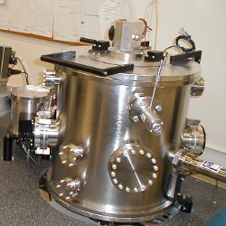 vacuum ultraviolet transmission and goniometric reflectance sample chamber for larger samples