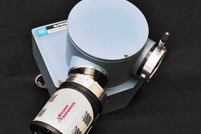 direct detection CCD detector on a vacuum ultraviolet spectrometer measuring short wavelength spectrum from 30 to 550 nanometers