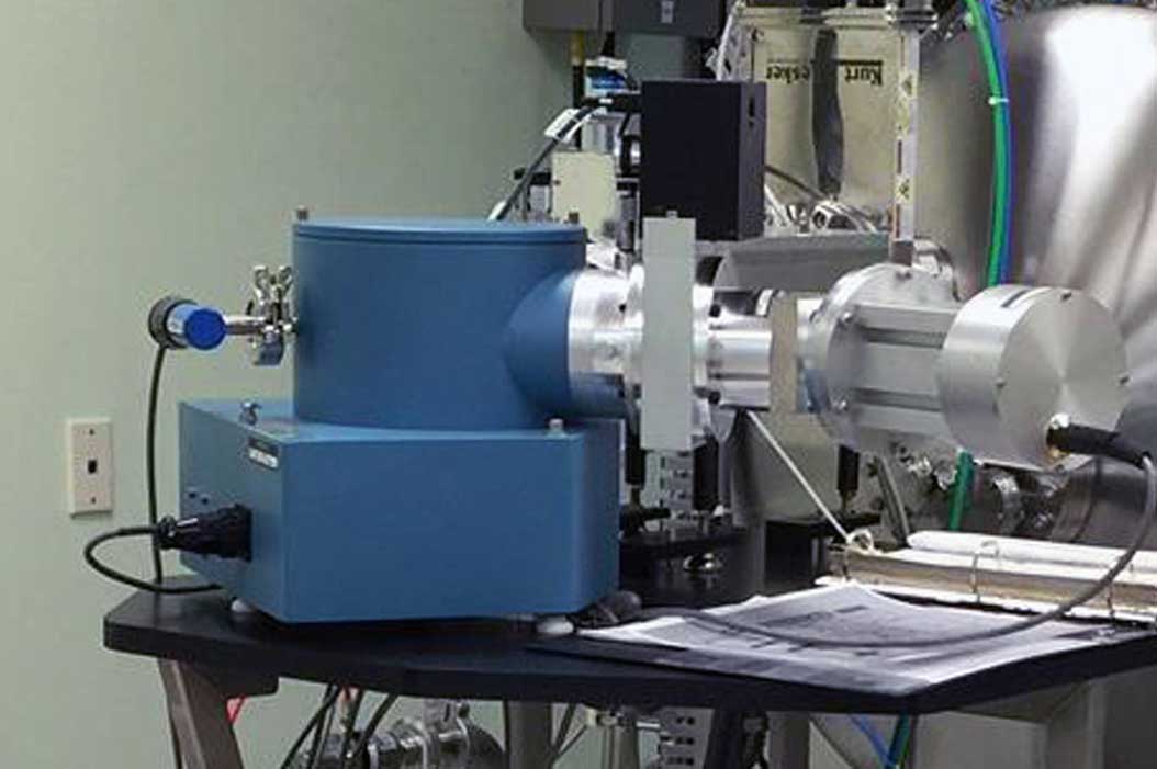 measuring VUV absorbance, transmission, reflection, diffraction Vacuum UV monochromator for analytical and diagnostic applications
